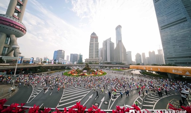 华体会体育官方入口-阿迪达斯持续护航上海半程马拉松，全面赋能跑者赛道新突破